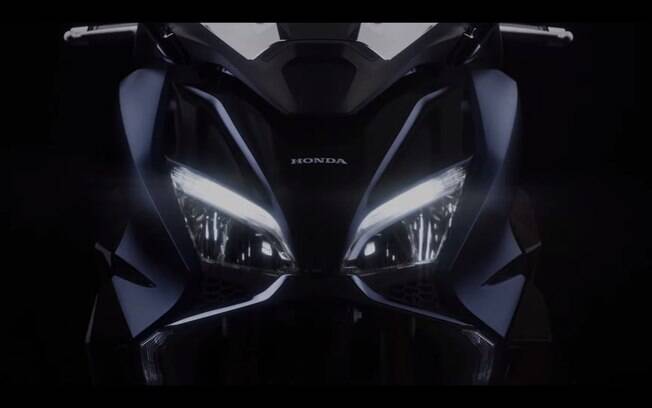 Honda Forza 750 surge em novo teaser com filetes de LED nos faróis, o que confere um aspecto sofisticado 