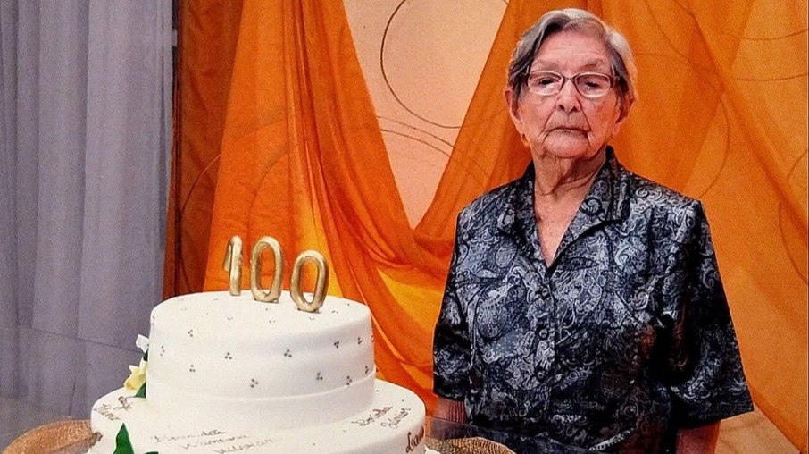 Beatriz Ferreira Duarte em sua festa de 100 anos Beatriz Ferreira Duarte em sua festa de 100 anos