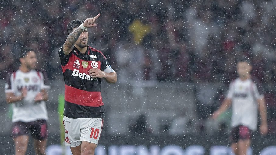 De pênalti, Arrascaeta recolocou o Flamengo na disputa no final do 1º tempo