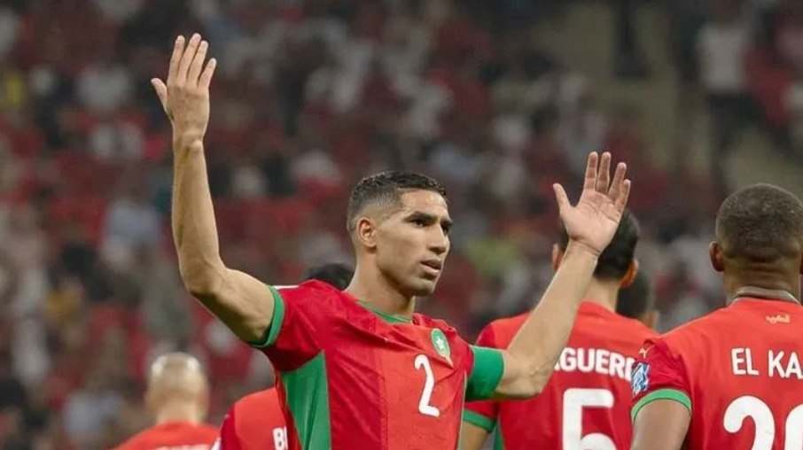 Hakimi comemora gol marcado por Marrocos