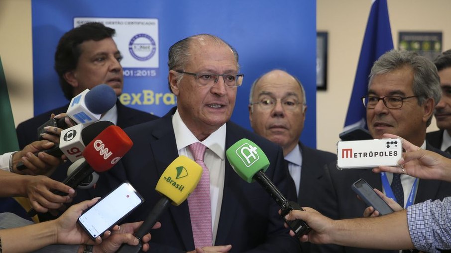 Alckmin fala sobre fortalecimento da democracia após atos antidemocráticos