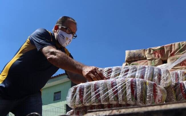 Voluntariado ganha força na pandemia mesmo com pouca cultura de doações no país