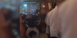 Vídeo: pai de argentina ré por racismo é flagrado imitando macaco