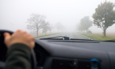 Como proteger motor e bateria do carro durante o frio