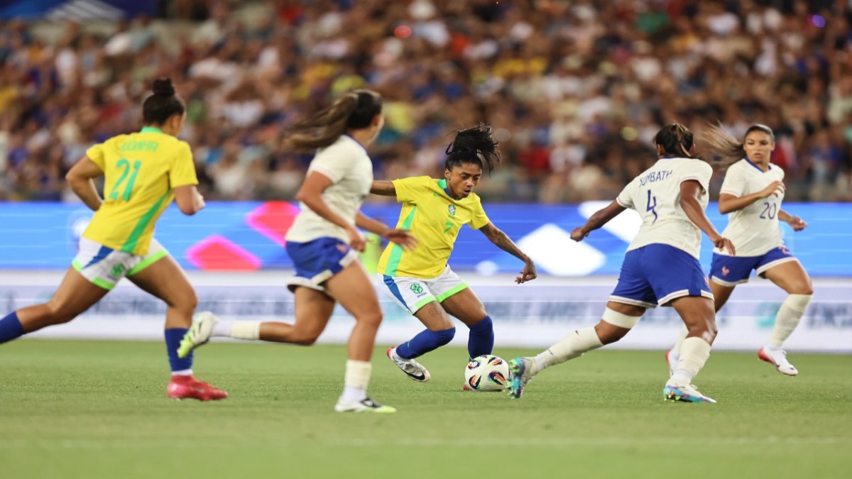 Brasil sofre virada no segundo tempo e perde para a França em amistoso Brasil sofre virada no segundo tempo e perde para a França em amistoso