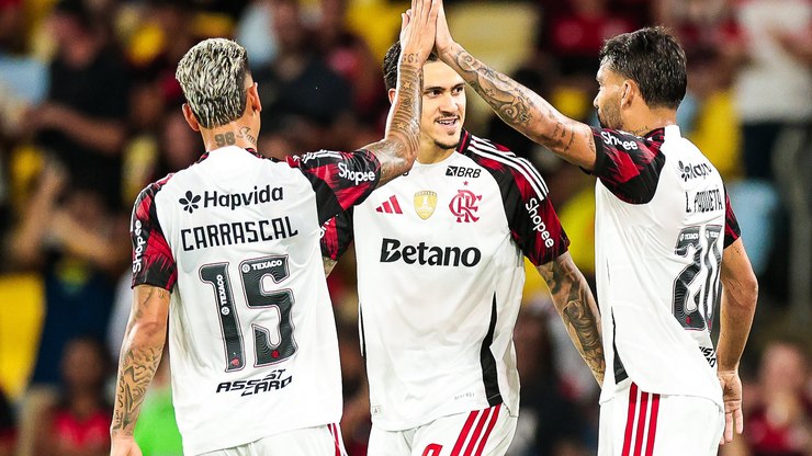 8! Flamengo goleia e confirma clássico na final do Carioca