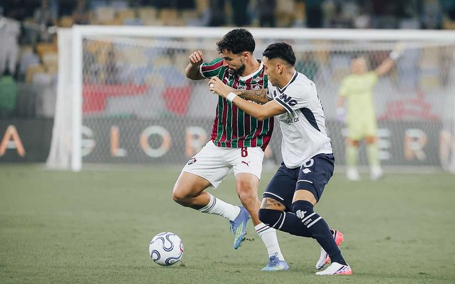 Hércules tenta armar o jogo diante da defesa argentina