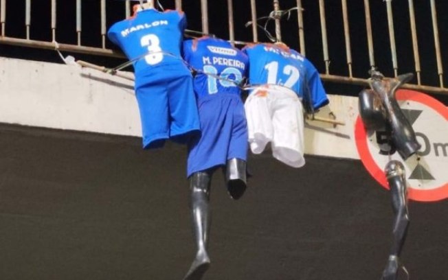 Ameaça contra jogadores do Cruzeiro em um viaduto de Belo Horizonte Ameaça contra jogadores do Cruzeiro em um viaduto de Belo Horizonte