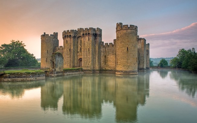 Bodiam, o castelo cercado por um fosso no sul da Inglaterra