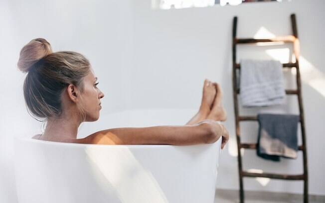 Um belo banho de banheira ajuda a relaxar e também é bem-vindo após o sexo