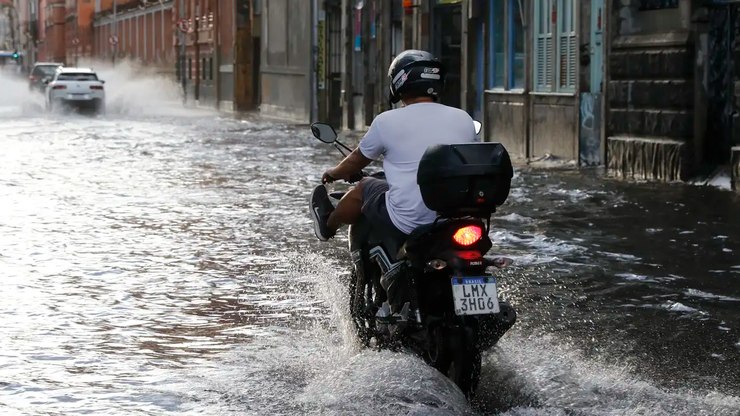 Fim de semana terá ciclone e chuva no país