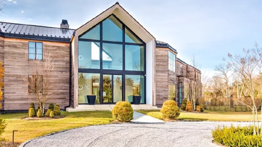 Fachada do Airbnb mais caro dos EUA, localizado em Hamptons