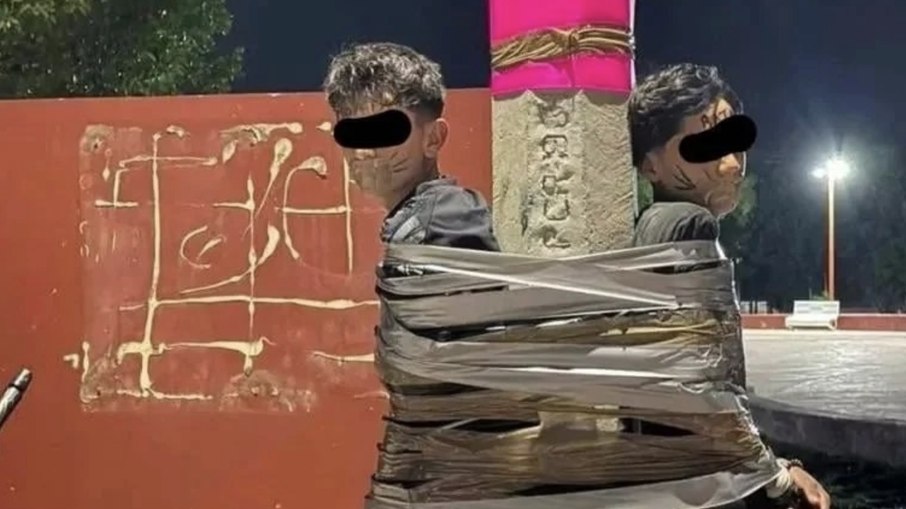 Batman mexicano prende supostos bandidos com fita adesiva Batman mexicano prende supostos bandidos com fita adesiva