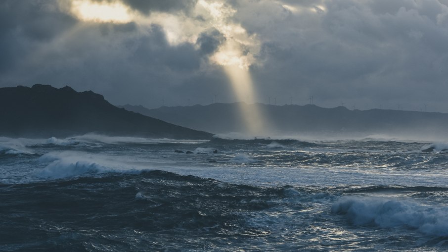 Marinha alerta para ondas de 2,5 metros entre RS e SC nesta semana Marinha alerta para ondas de 2,5 metros entre RS e SC nesta semana