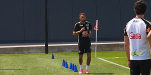 Neymar é integrado na Seleção e treina em grupo pela primeira vez