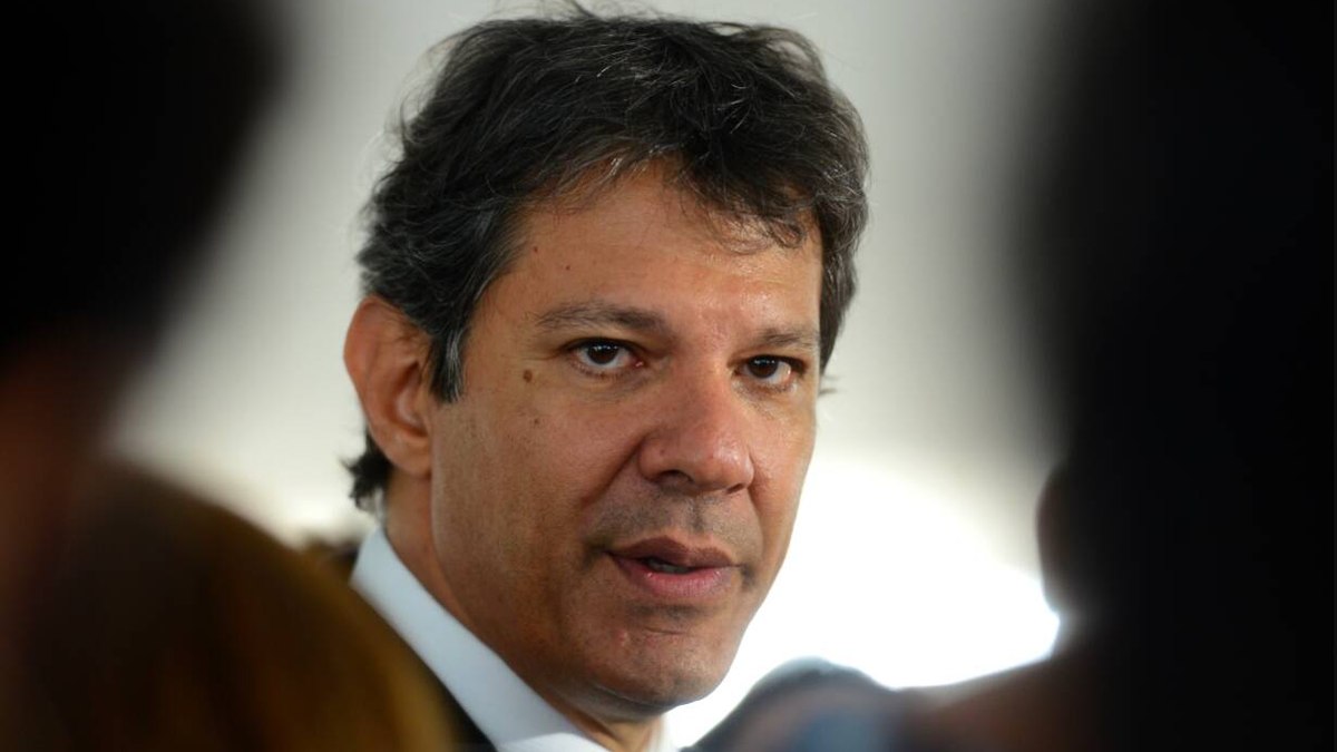 Carro de Haddad é seguido e abordado ‘de forma estranha’ pela PM