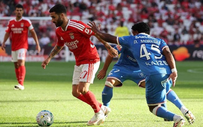Vangelis Pavlidis vibra com gol na vitória sobre o Gil Vicente