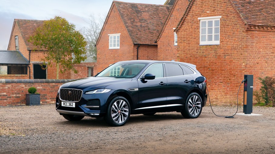 Jaguar F-Pace 2023 chega em versão plug-in ou híbrida leve. Preços partem de R$ 604.250