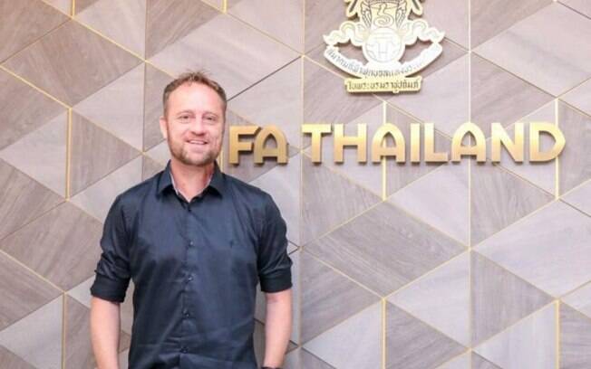 Mano Pölking, técnico da Tailândia sonha com seleção na Copa do Mundo de 2026