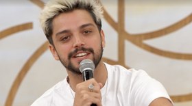 Rodrigo Simas se empolga ao falar de nudez no teatro 