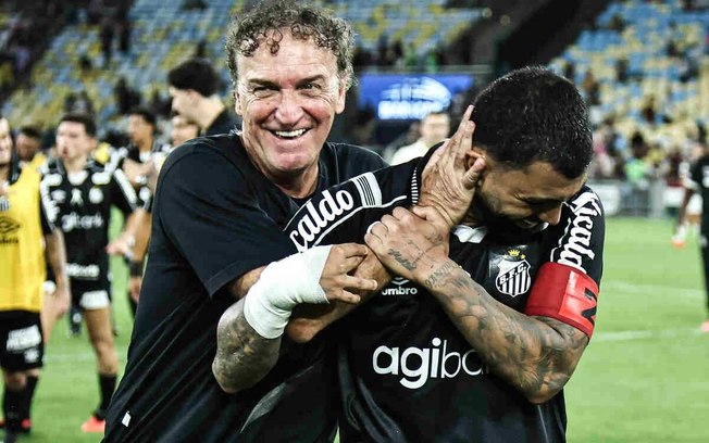 Cuca durante a vitória do Santos sobre o Fluminense no Maracanã