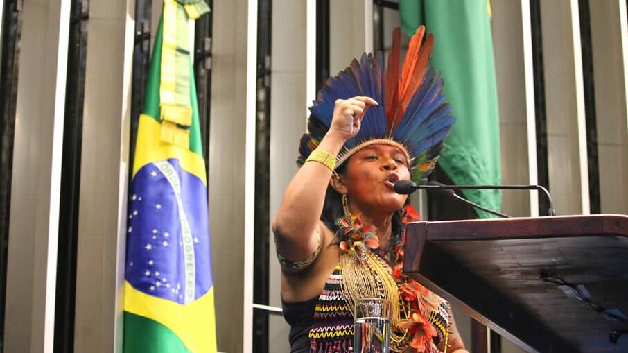 Sônia Guajajara, líder indígena intimada pela PF por criticar Bolsonaro