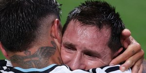 Messi revela choro por culpa de pênalti perdido: "Decepcionei"