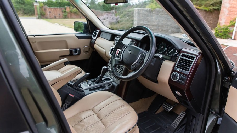 Interior do Land Rover Range Rover 4.2 Supercharged Vogue SE (L322) 2006