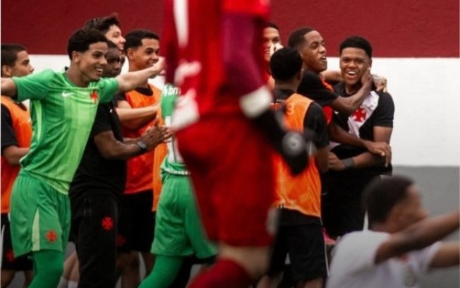 Vasco atropelou o Santos pelo Brasileiro Sub-17 Vasco atropelou o Santos pelo Brasileiro Sub-17