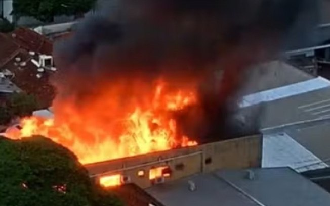 Farmácia e Secretaria da Saúde de Matão têm atendimentos suspensos após incêndio de grandes proporções