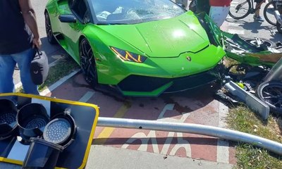 Motorista de Lamborghini persegue ladrão e causa acidente
