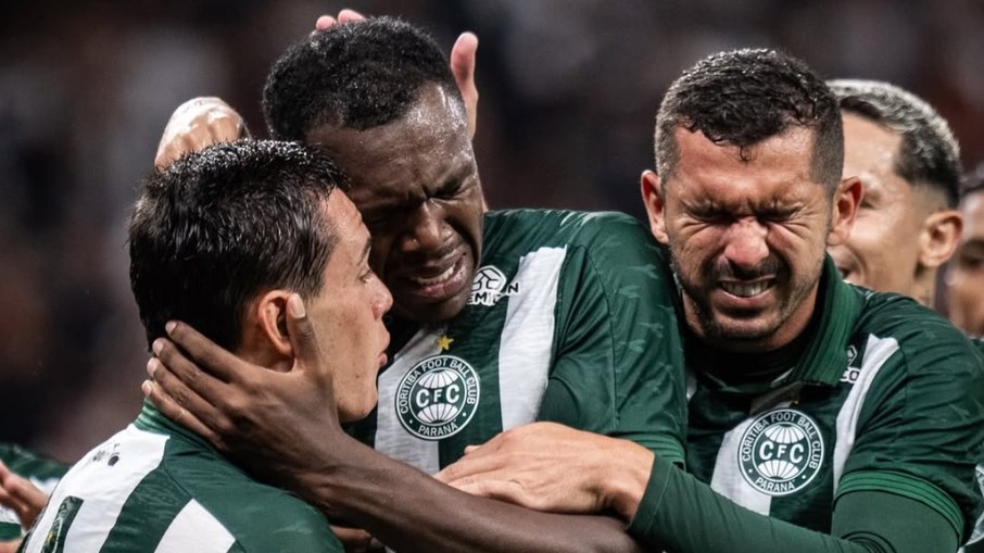 Coritiba surpreende e vence o Corinthians na Neo Química Arena