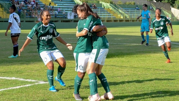 Palmeiras feminino realiza treino aberto em Vinhedo