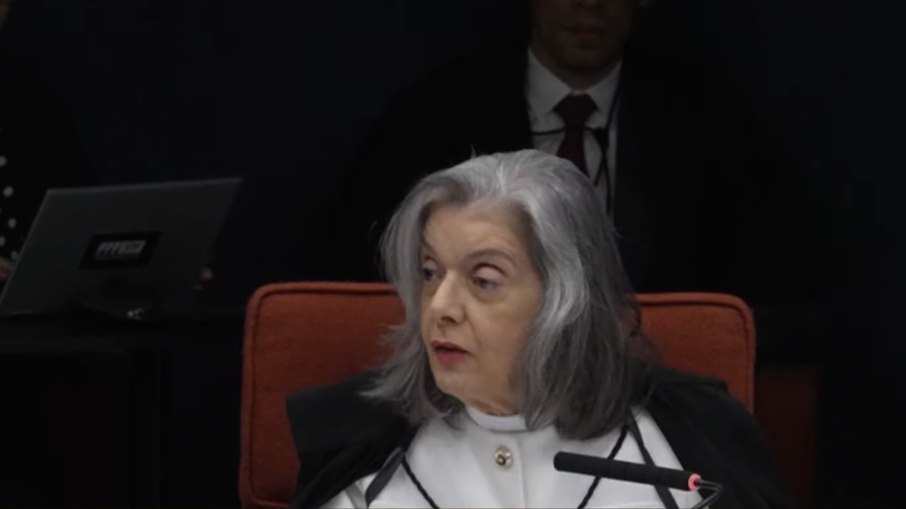 Ministra Cármen Lúcia vota sobre a tentativa de golpe de estado