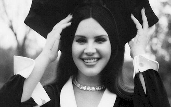 Lana Del Rey afirma estar com “raiva”. Entenda