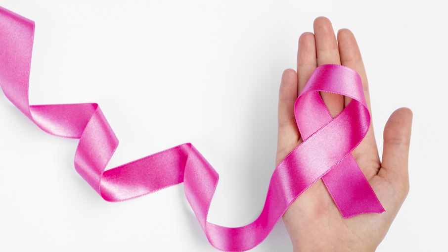 Agendamento para mamografias gratuitas na carreta e na unidade fixa do Hospital de Amor, entre os dias 2 a 31 de outubro.