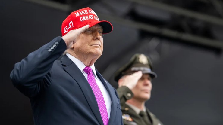 Ex%C3%A9rcito%20dos%20EUA%20faz%20mega%20desfile%20no%20anivers%C3%A1rio%20de%20Trump