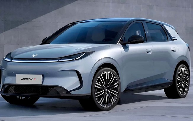 BAIC Arcfox T1 terá duas versões elétricas no Brasil
