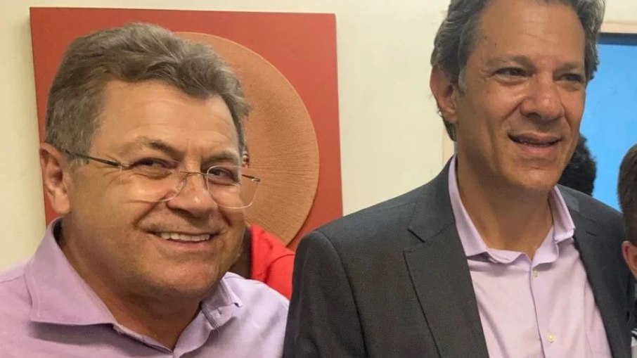 O deputado estadual Emídio de Souza (à esq.) ao lado de Fernando Haddad (à dir.)