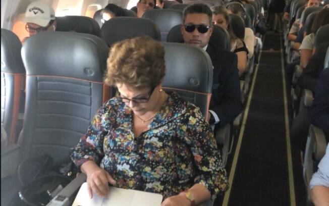 Dilma já estaria Porto Alegre, após voo vindo de São Paulo; foto já viralizou nas redes sociais