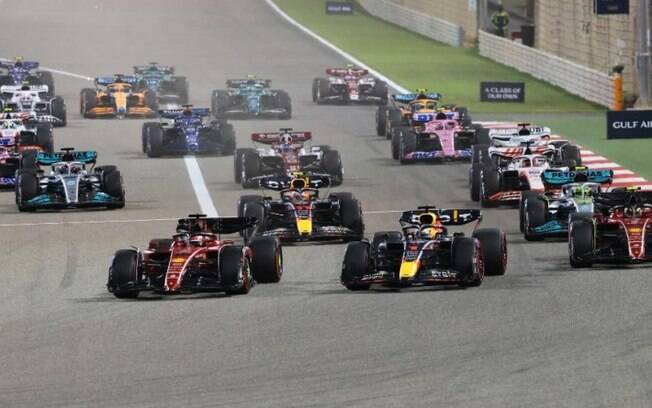 Internautas comemoram dobradinha da Ferrari e tiram sarro de erros da Red Bull na Fórmula 1