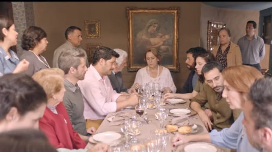 Cena do filme peruano Las Mejores Familias Cena do filme peruano Las Mejores Familias