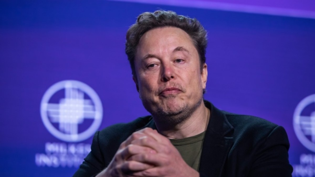 A empresa Cards Against Humanity está processando a SpaceX, de Elon Musk, em 15 milhões de dólares por lançar dejetos em uma propriedade sua no Texas