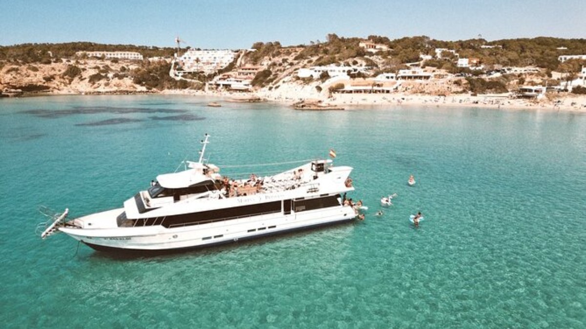 Passeios de barco é uma das opção para quem vai à Ibiza Passeios de barco é uma das opção para quem vai à Ibiza