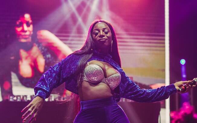 Titica é um ícone do Kuduro. A haitiano transsexual já cantou no Rock In Rio e agora vai arrasam no Sesc Pompeia