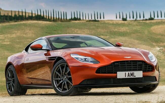 A Aston Martin, por exemplo,  chegou a ter loja em São Paulo e somente duas unidades foram vendidas em 2016