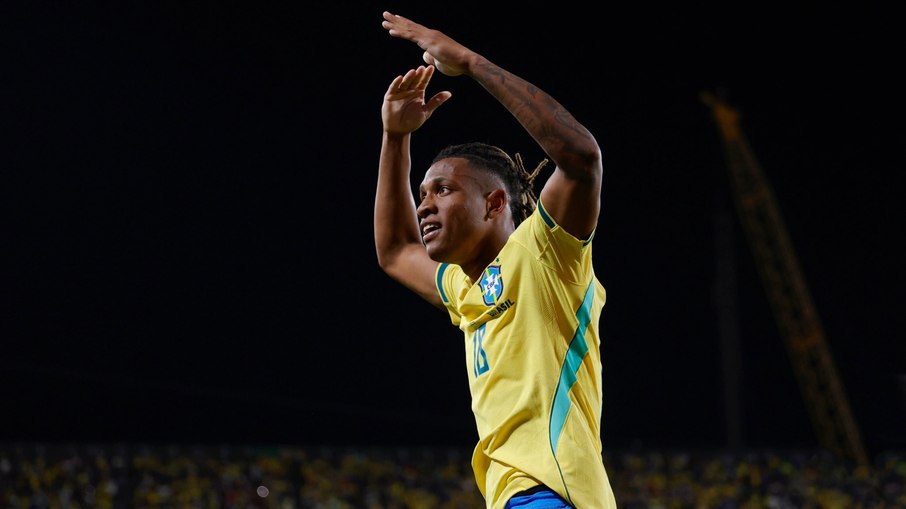 Danilo também foi destaque e vive expectativa por estar na lista final Danilo também foi destaque e vive expectativa por estar na lista final