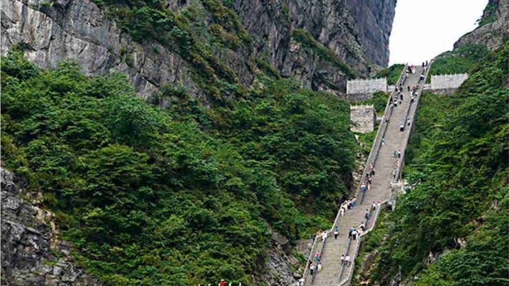 Conhe%C3%A7a%20a%20escadaria%20onde%20um%20teste%20de%20carro%20falhou