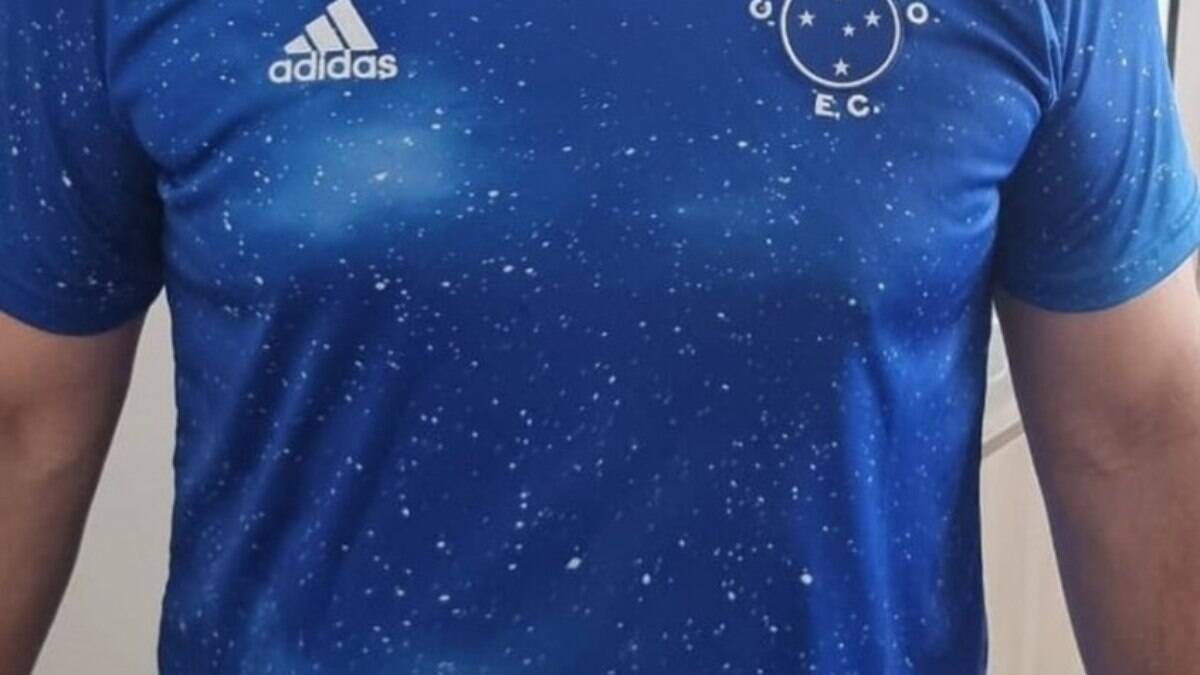 Conselheiro vaza novo modelo da camisa do Cruzeiro
