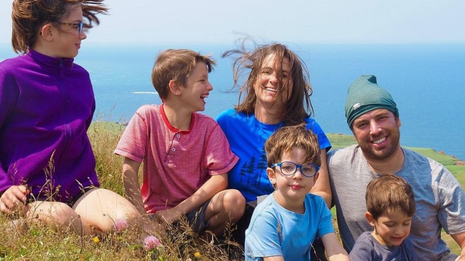 Três filhos do casal canadense Edith Lemay e Sebastien Pelletier sofrem de retinite pigmentosa.